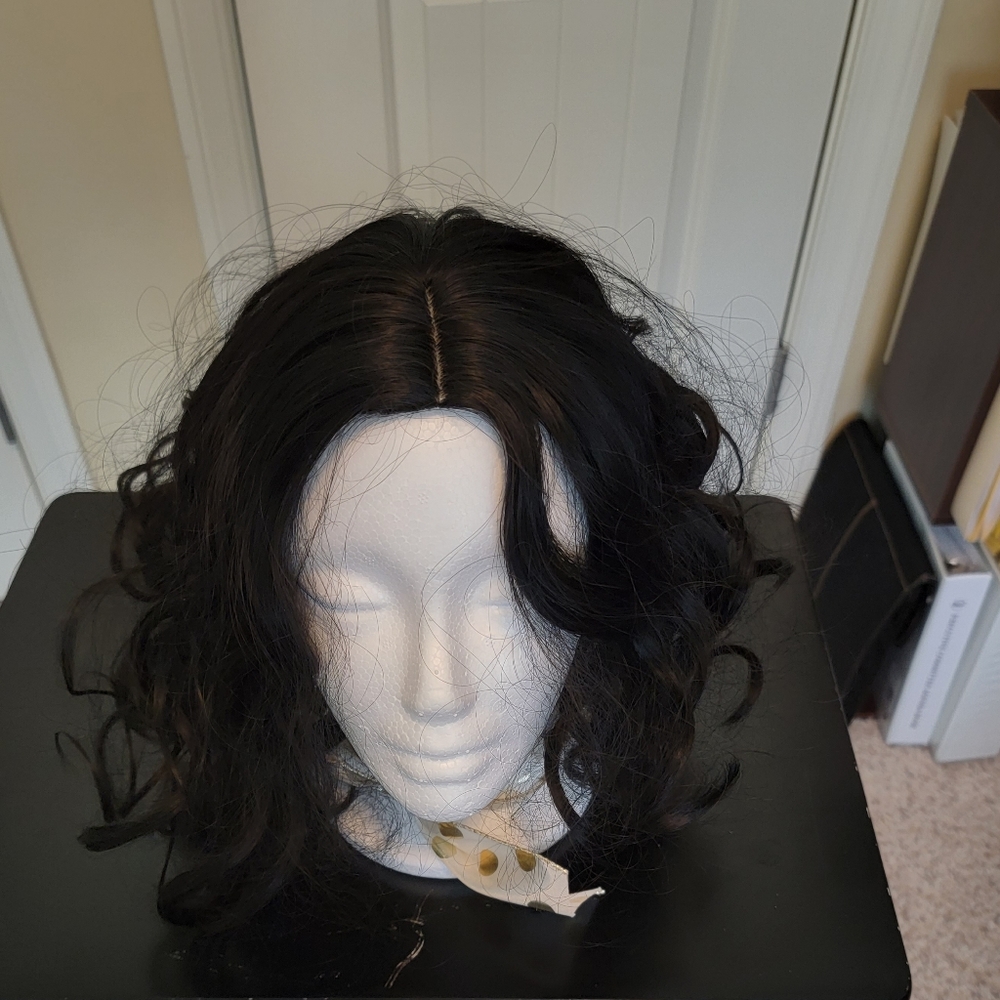 Curly Bob Wig (in black)